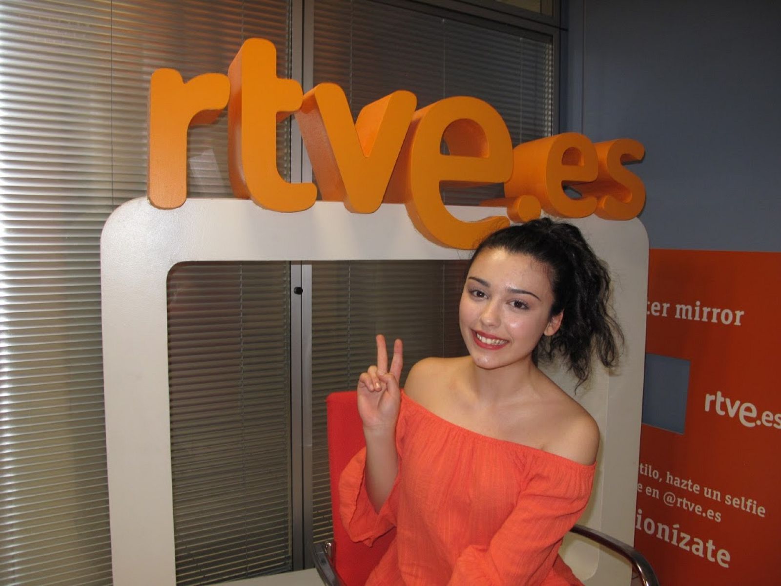 Carla Díaz, Elisa en 'Seis Hermanas' en RTVE.es