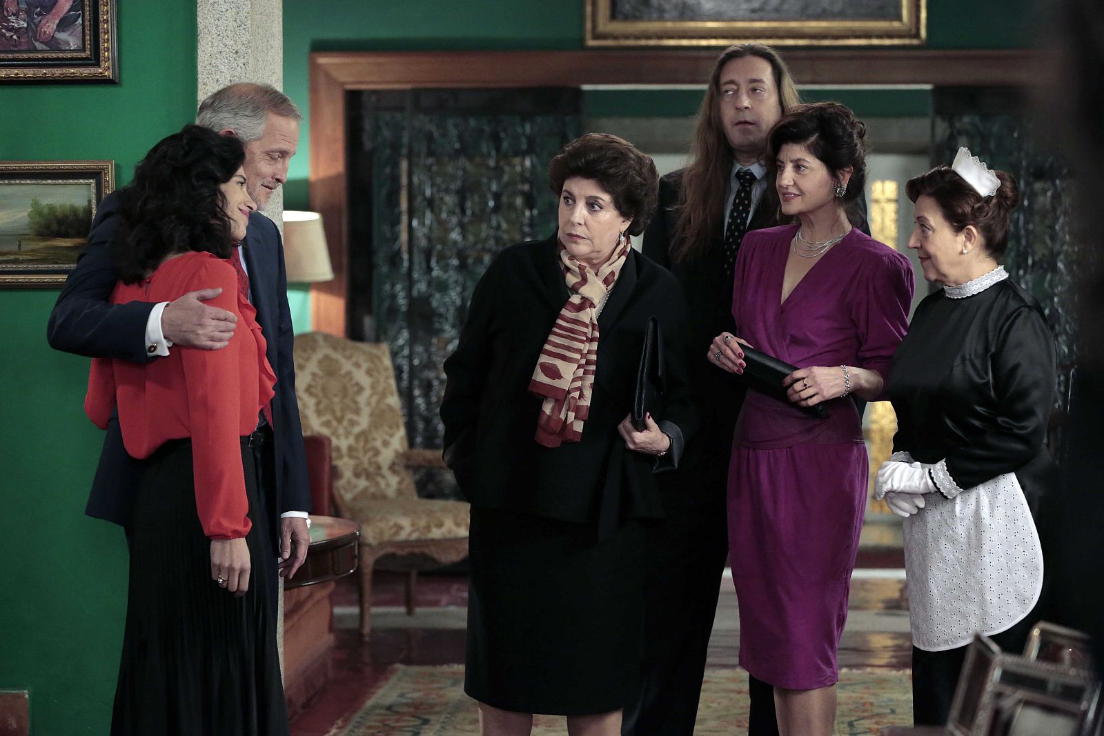 Inés conoce a la familia de su novio José Ignacio