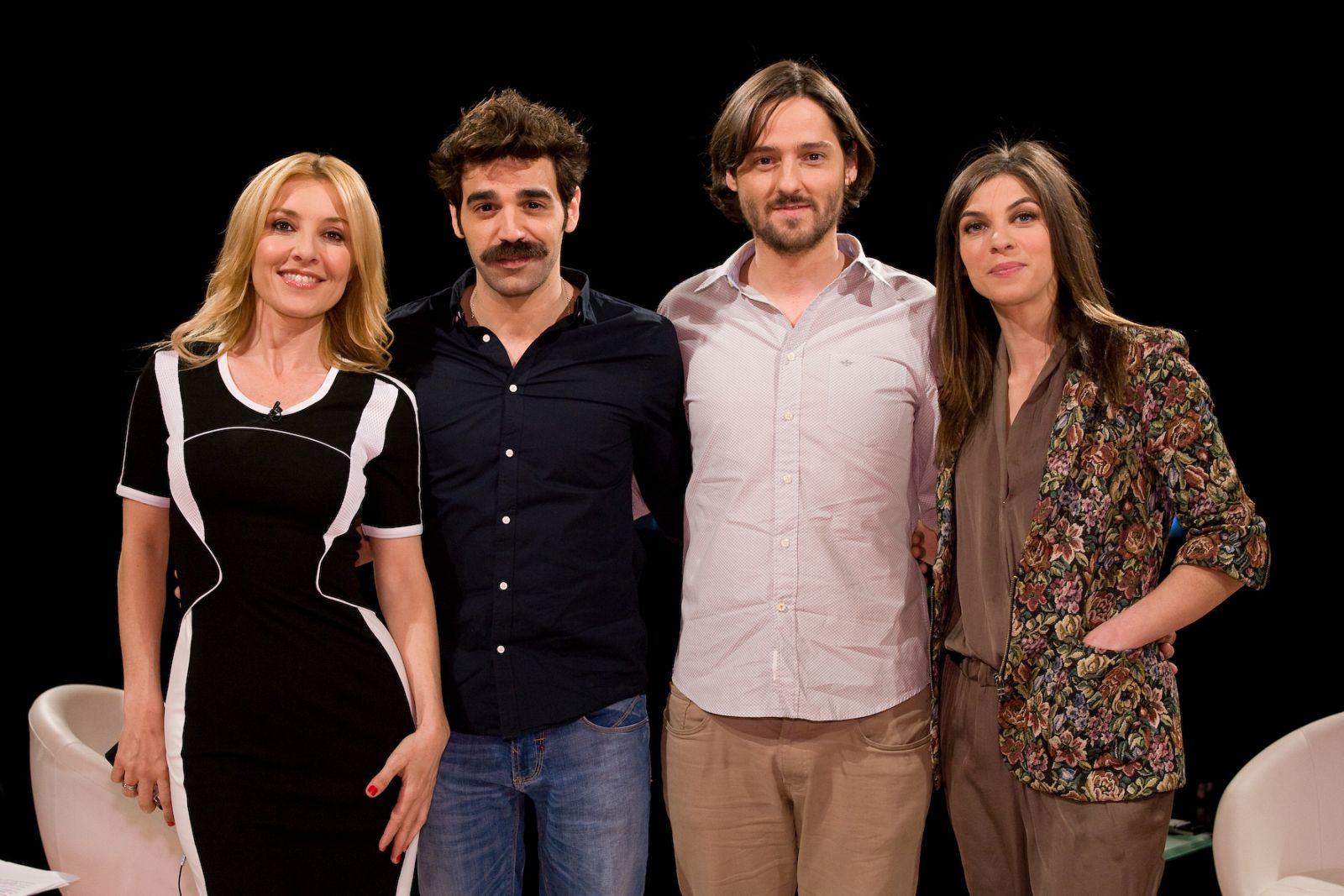 El director y los protagonistas de '10.000 km' junto a Cayetana Guillén Cuervo