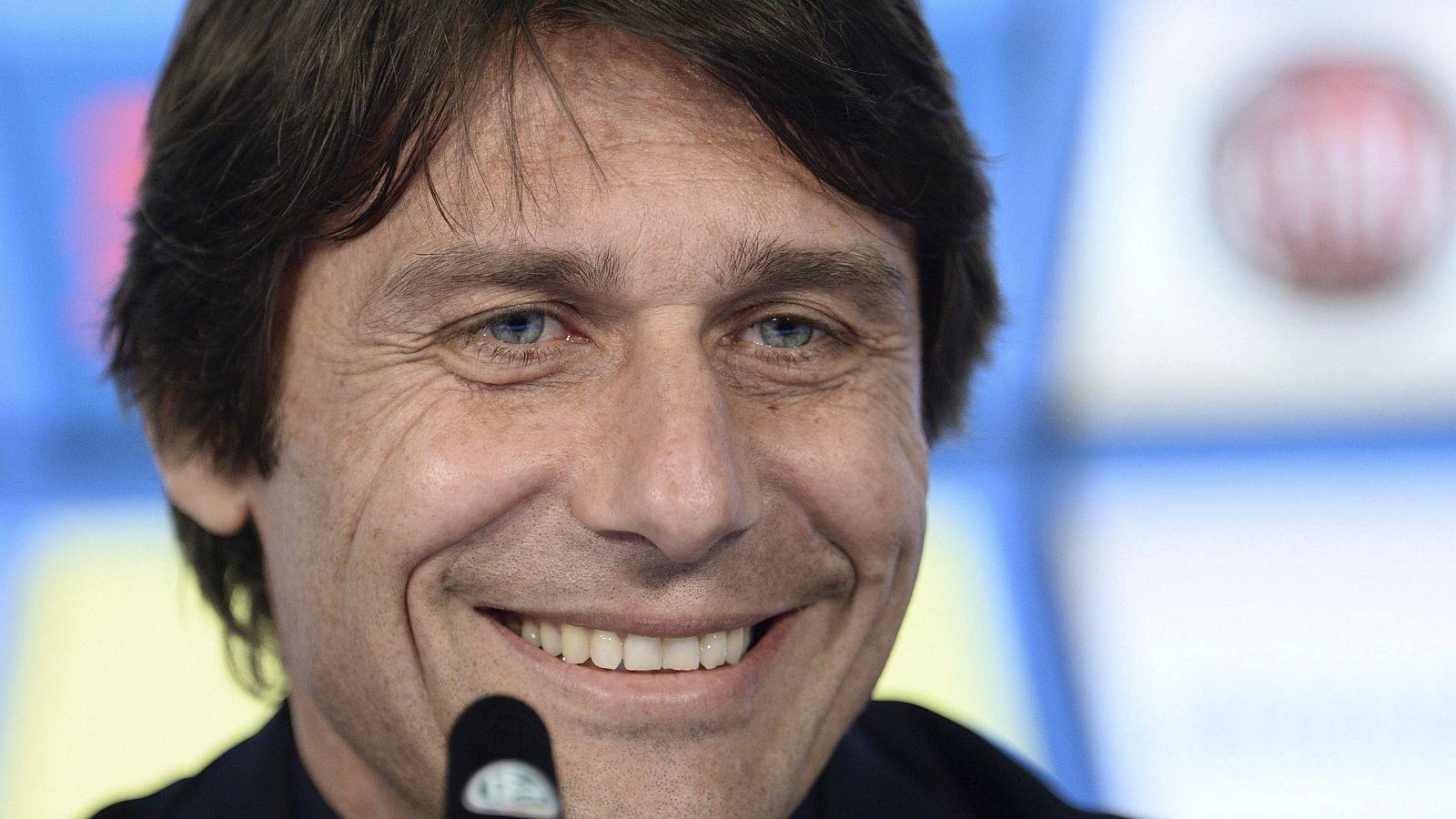Antonio Conte ficha por el Chelsea