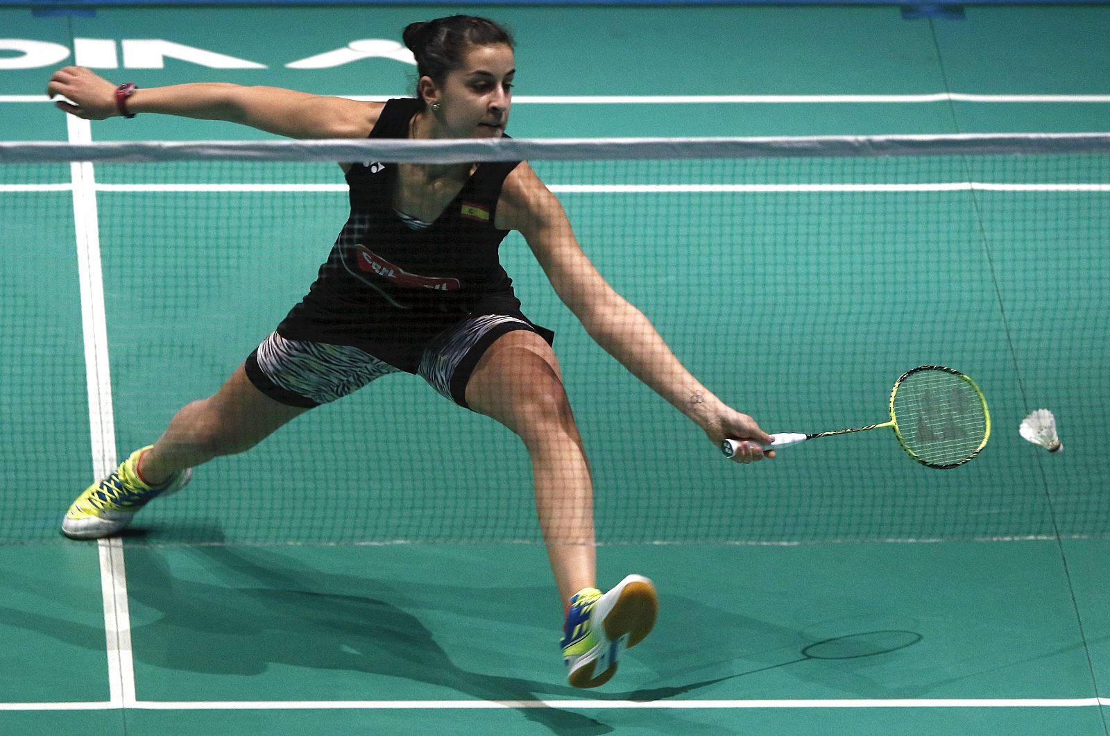 La española Carolina Marín devuelve la pluma a la hongkonesa Yip Pui Yin