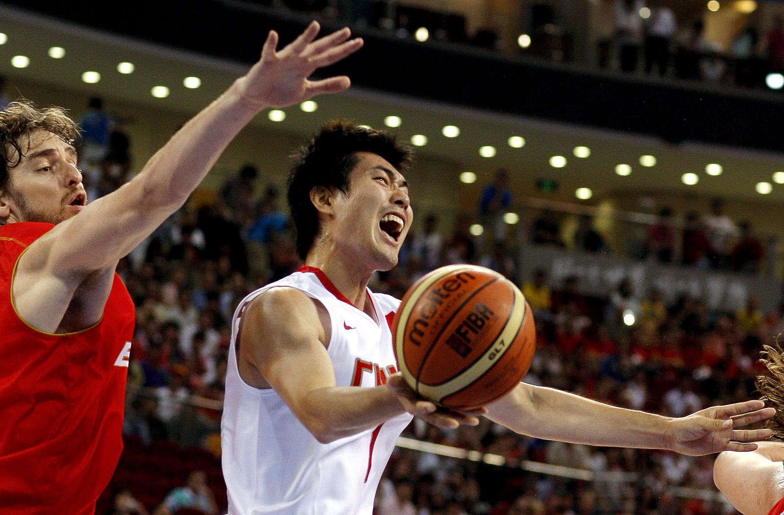 Gasol pone un tapón