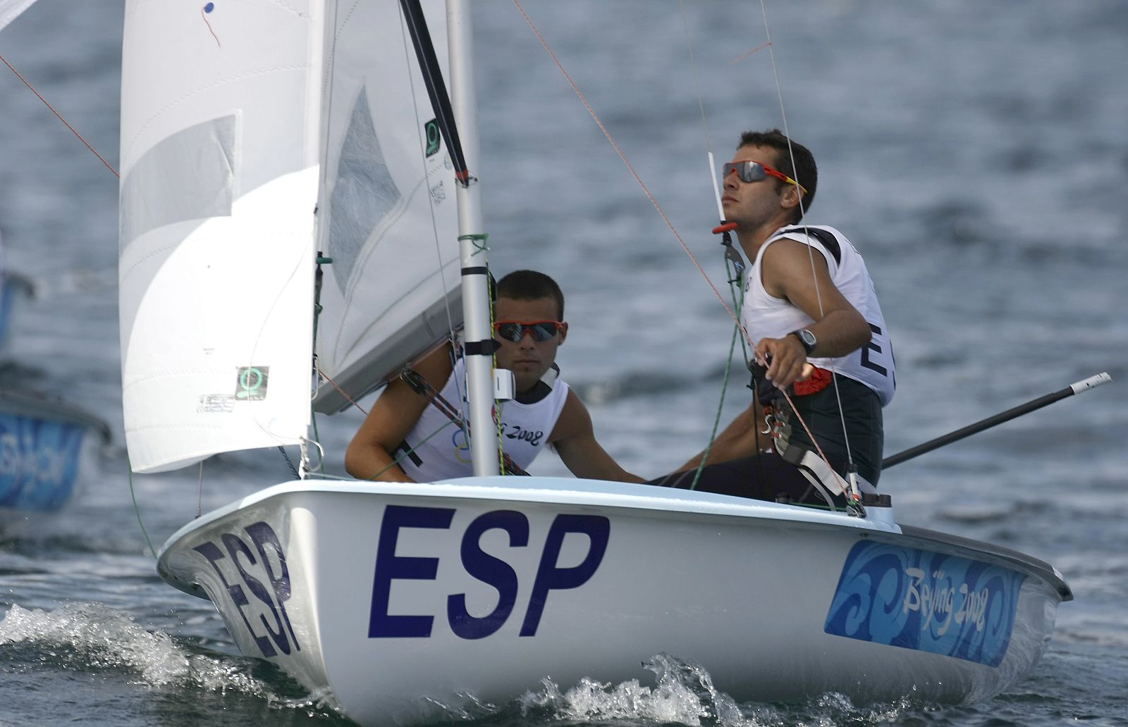 Onan Barreiros y Aarón Sarmiento a su llegada a la meta.