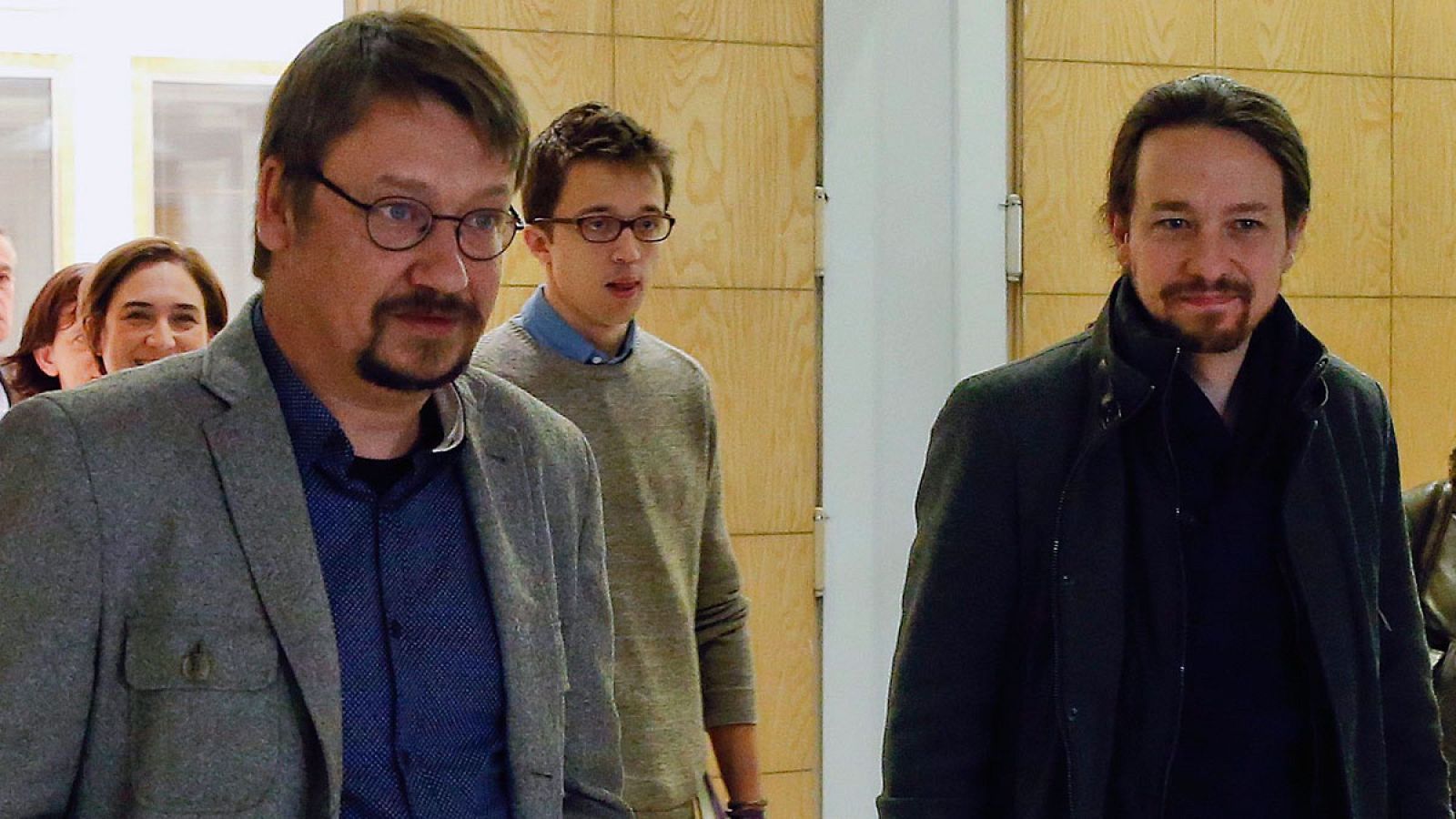 El portavoz de En Comú Podem, Xavier Domènech, junto a Pablo Iglesias e Iñigo Errejón