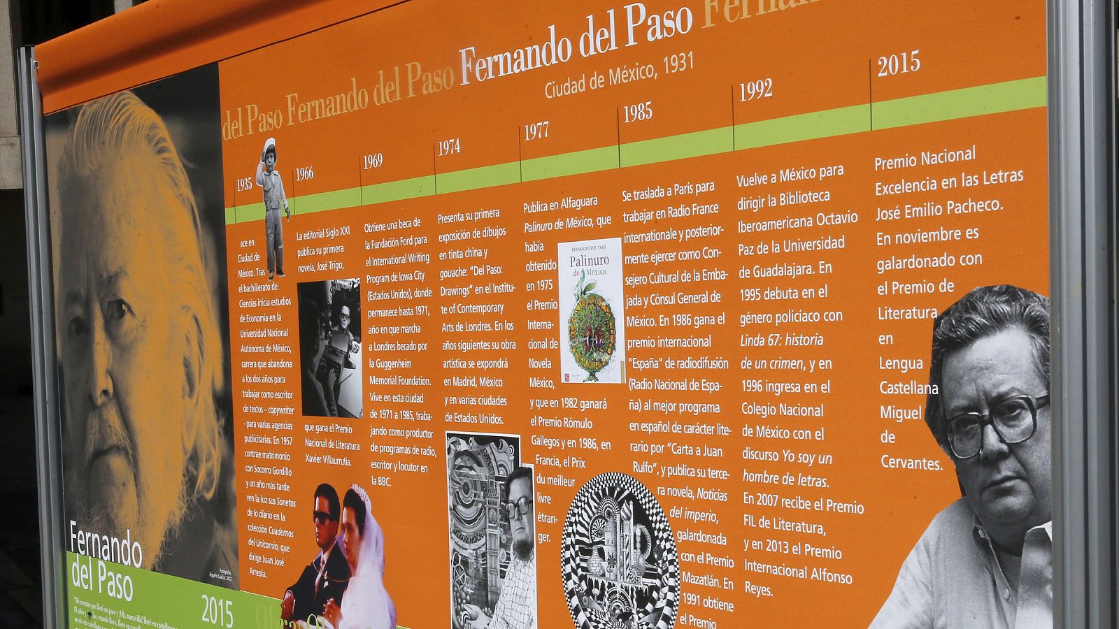 Uno de los paneles de la exposición que conmemora los 40 años del Premio Cervantes dedicado a Fernando del Paso, ganador de la edición de 2015.