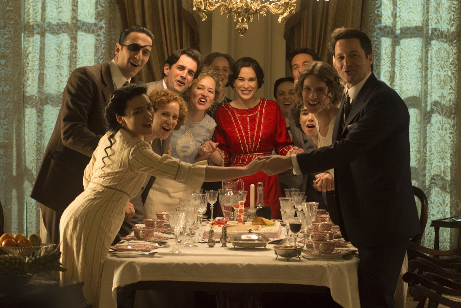 'Seis hermanas' celebra este viernes su primer aniversario en emisión, con el capítulo 250