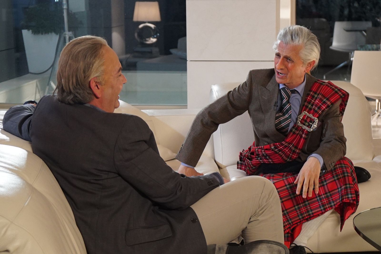 Una de las novedades de esta segunda temporada ha sido la parodia de Bertín Osborne; en esta ocasión, con el príncipe Carlos