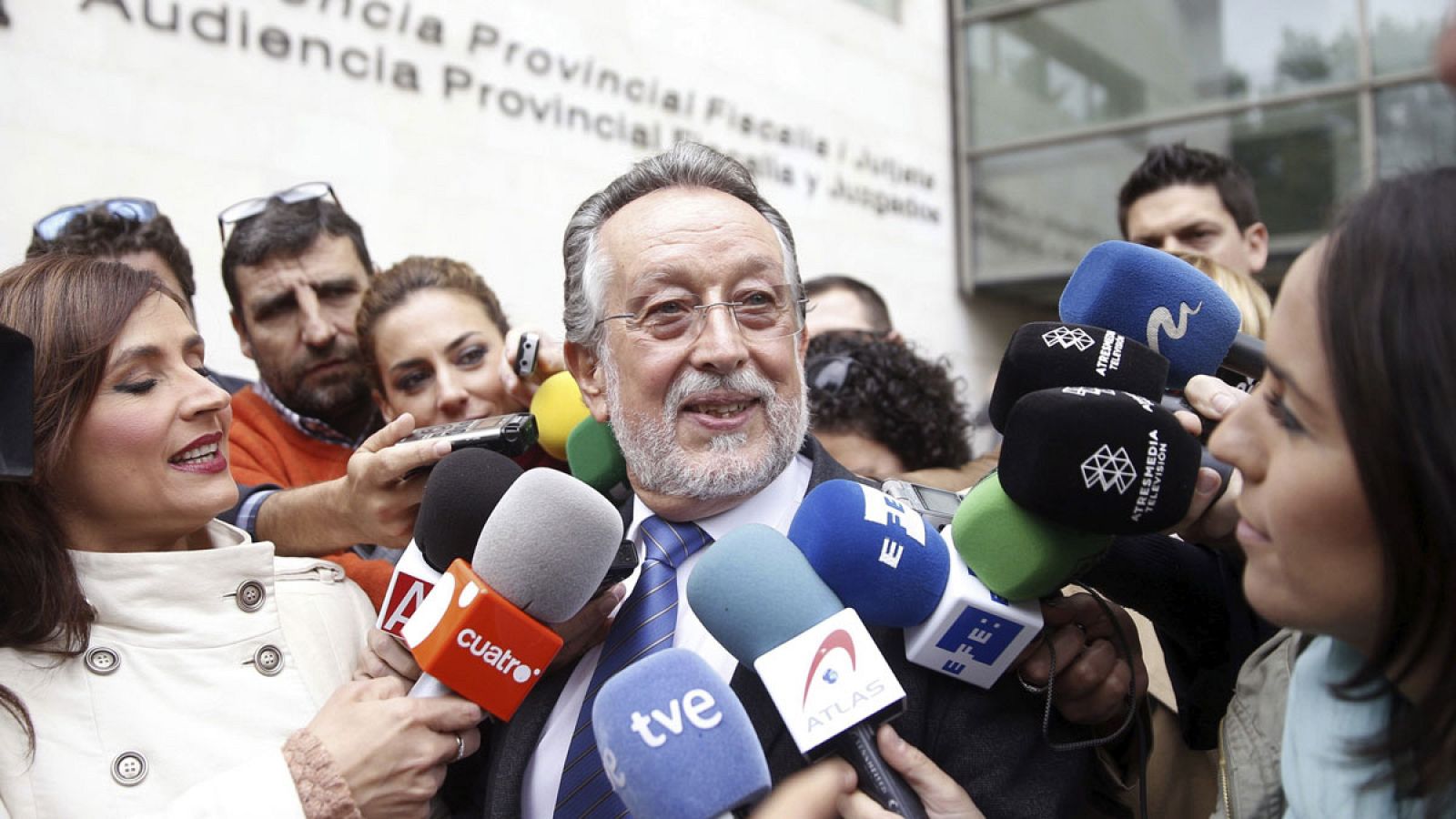 El exvicelalcalde de Valencia, Alfonso Grau, a su salida de la Ciudad de la Justicia