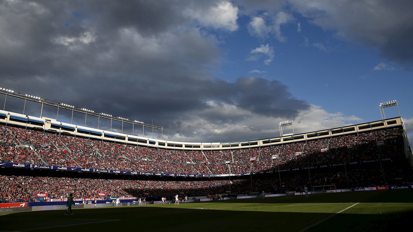 El VIcente Calderón se prepara para las semifinales de la Champions