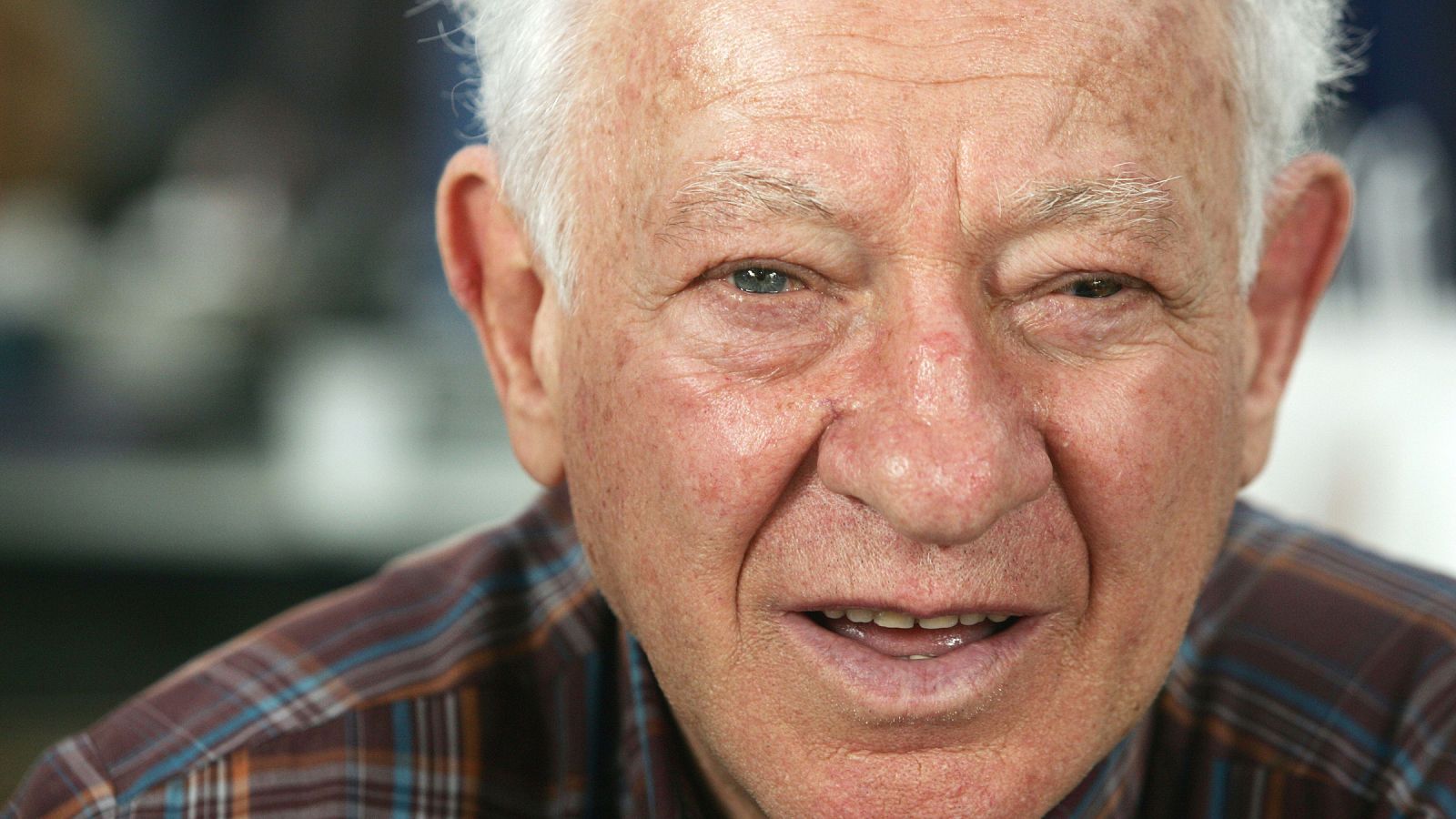 Imagen de archivo de 2004 del escritor Martin Gray.