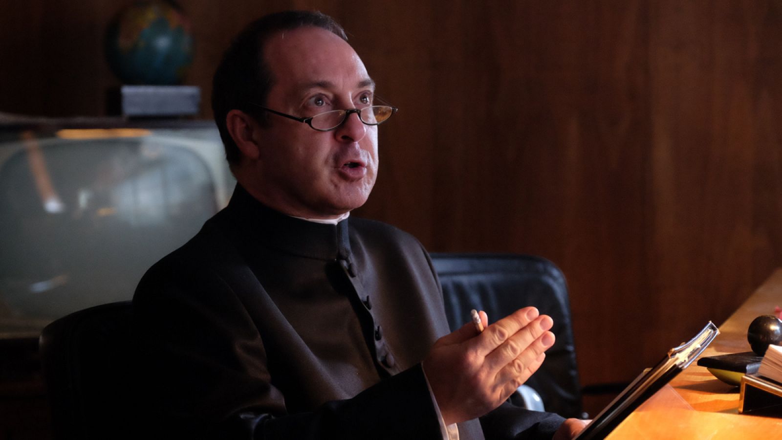 Jorge Roelas es el padre Manuel Sanchís en 'El Caso. Crónica de sucesos'