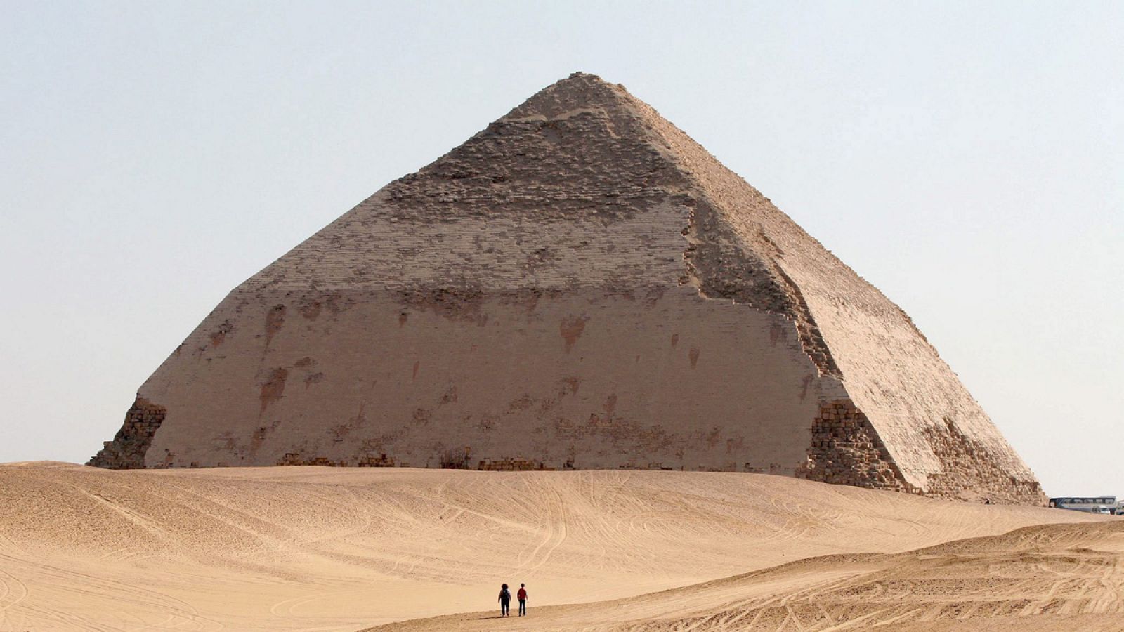 Pirámide Acodada de Dahshur, 30 kilómetros al sur de El Cairo