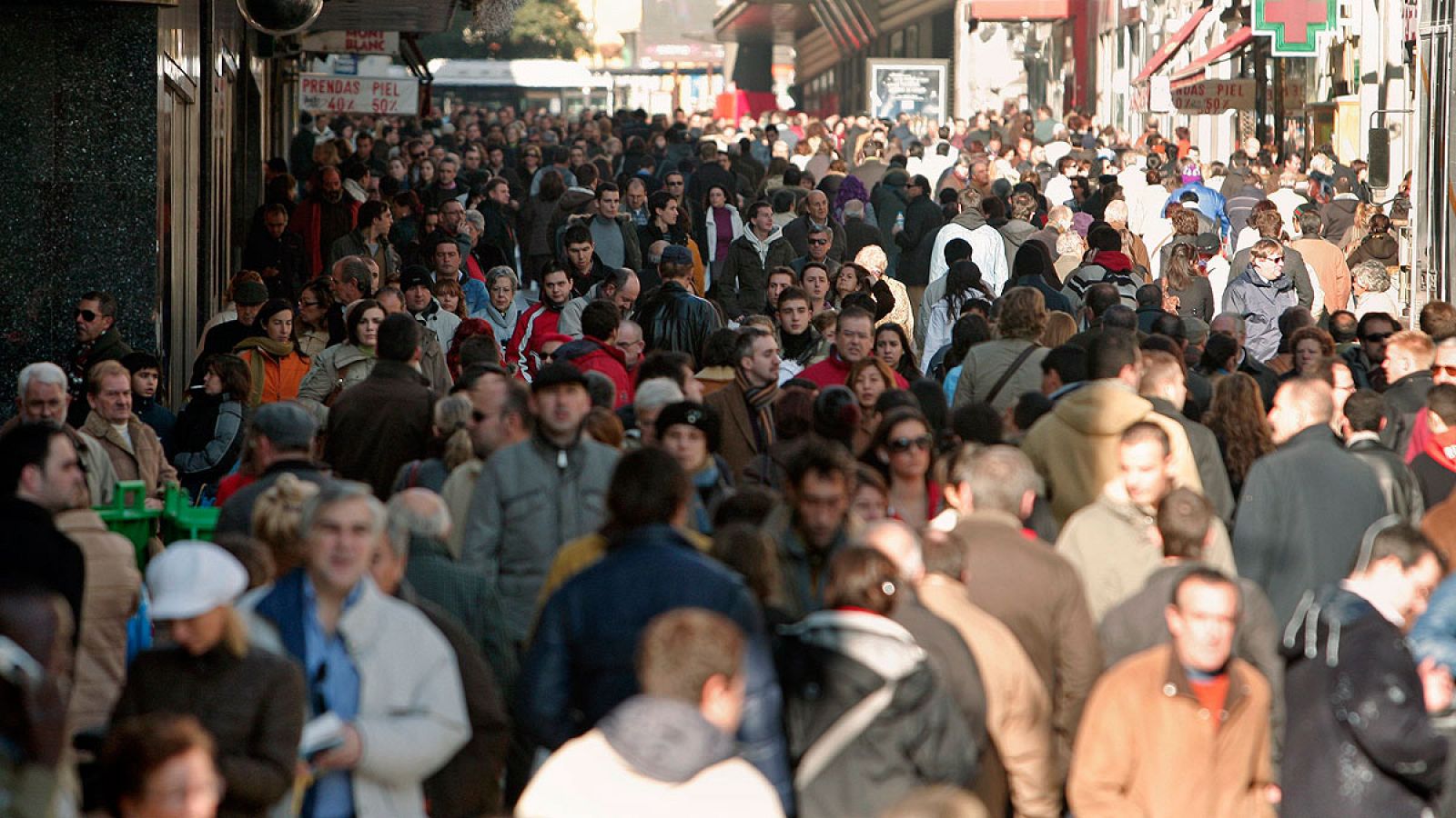 La población española desciende por cuarto año consecutivo debido a salida de extranjeros