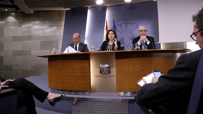 El Gobierno aprueba la nueva senda de déficit y prevé un recorte del gasto de casi 5.000 millones este año   