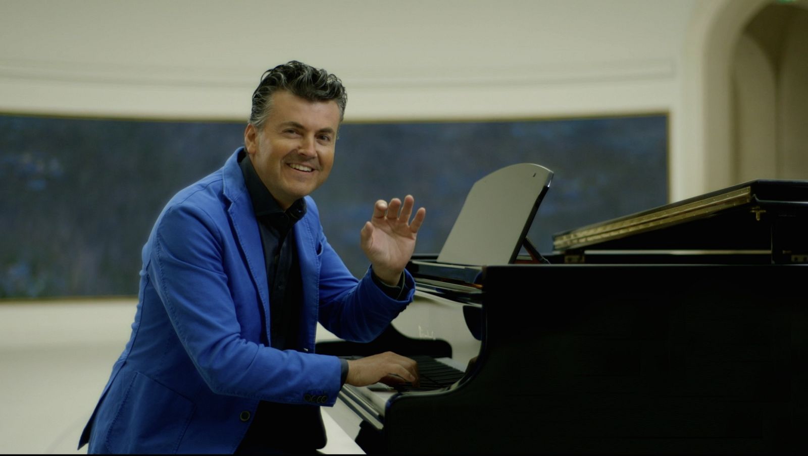 El entusiasmo y la pasión que pone en sus programas el músico, pianista y cantante Ramon Gener es contagioso: si te acercas a sus programas, ¡ya no puedes dejar de verlos!