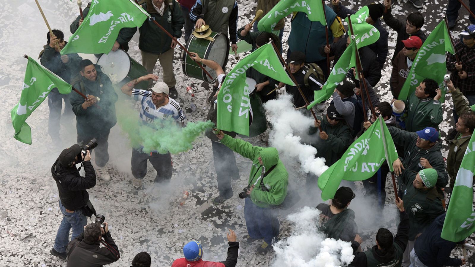 Sindicatos argentinos reclaman contra la subida de precios y los despidos