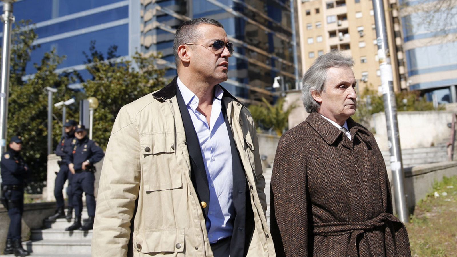 El promotor de la fiesta del Madrid Arena, Miguel Ángel Flores (i), en la Audiencia Provincial