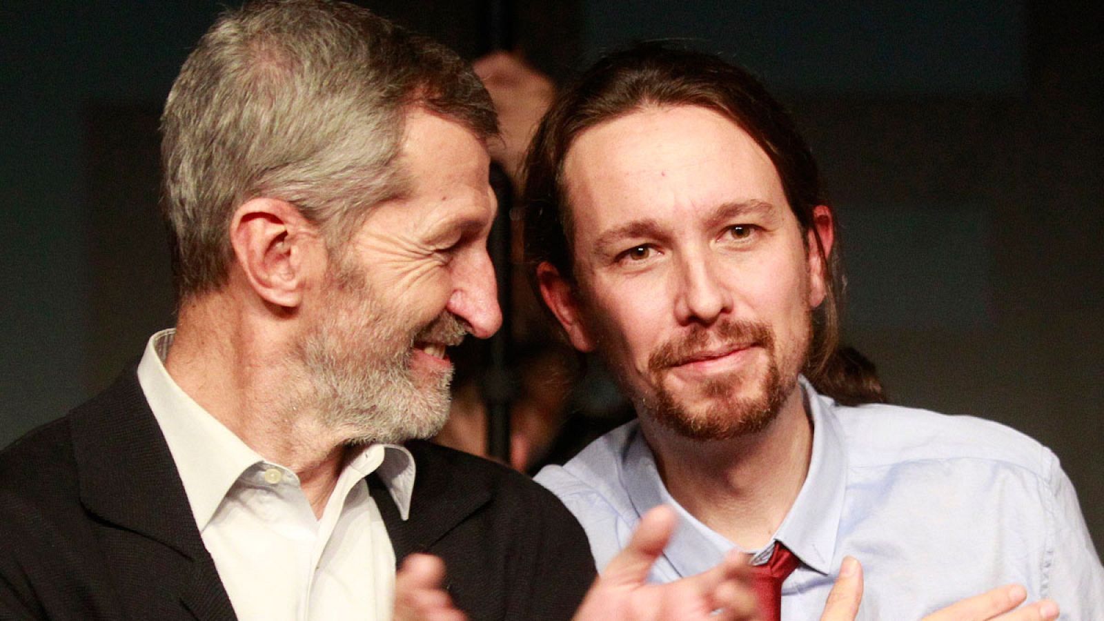 El exjefe del Estado Mayor de la Defensa Julio Rodríguez, junto al líder de Podemos, Pablo Iglesias