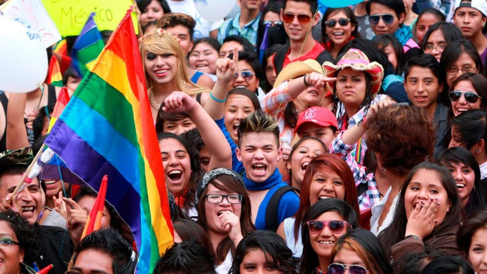 Imagen de una marcha con motivo del día del Orgullo gay en Ciudad de México en 2014