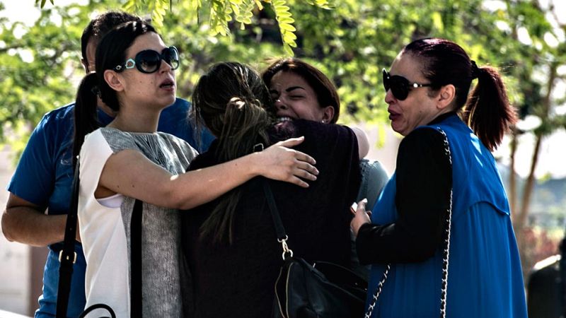 Un avión de EgyptAir con 66 personas a bordo se estrella en el Mediterráneo cuando volaba de París a El Cairo