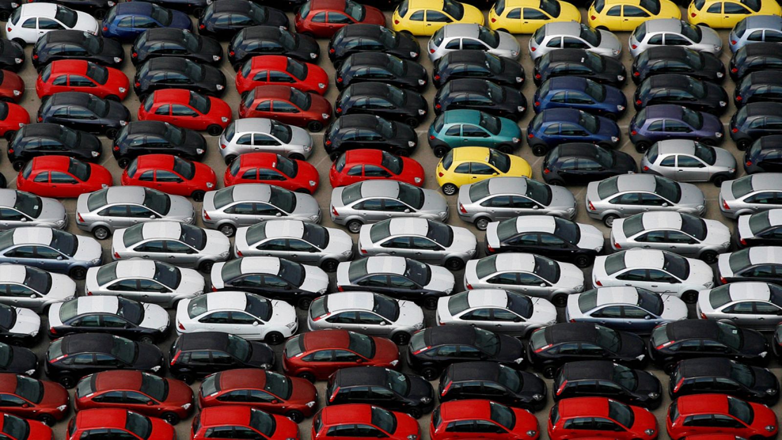 Coches en el puerto de Valencia