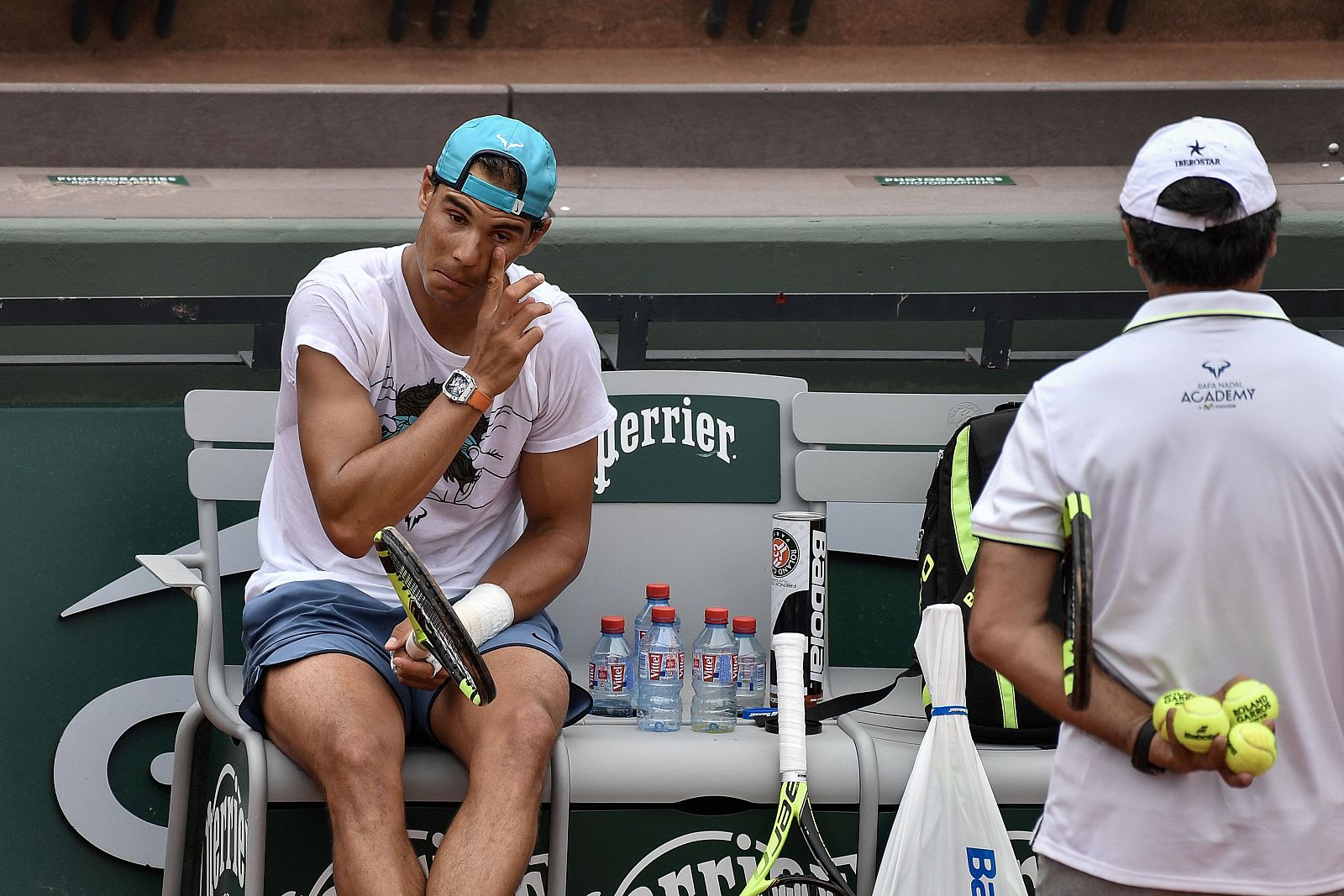 Nadal se entrena en Roland Garros