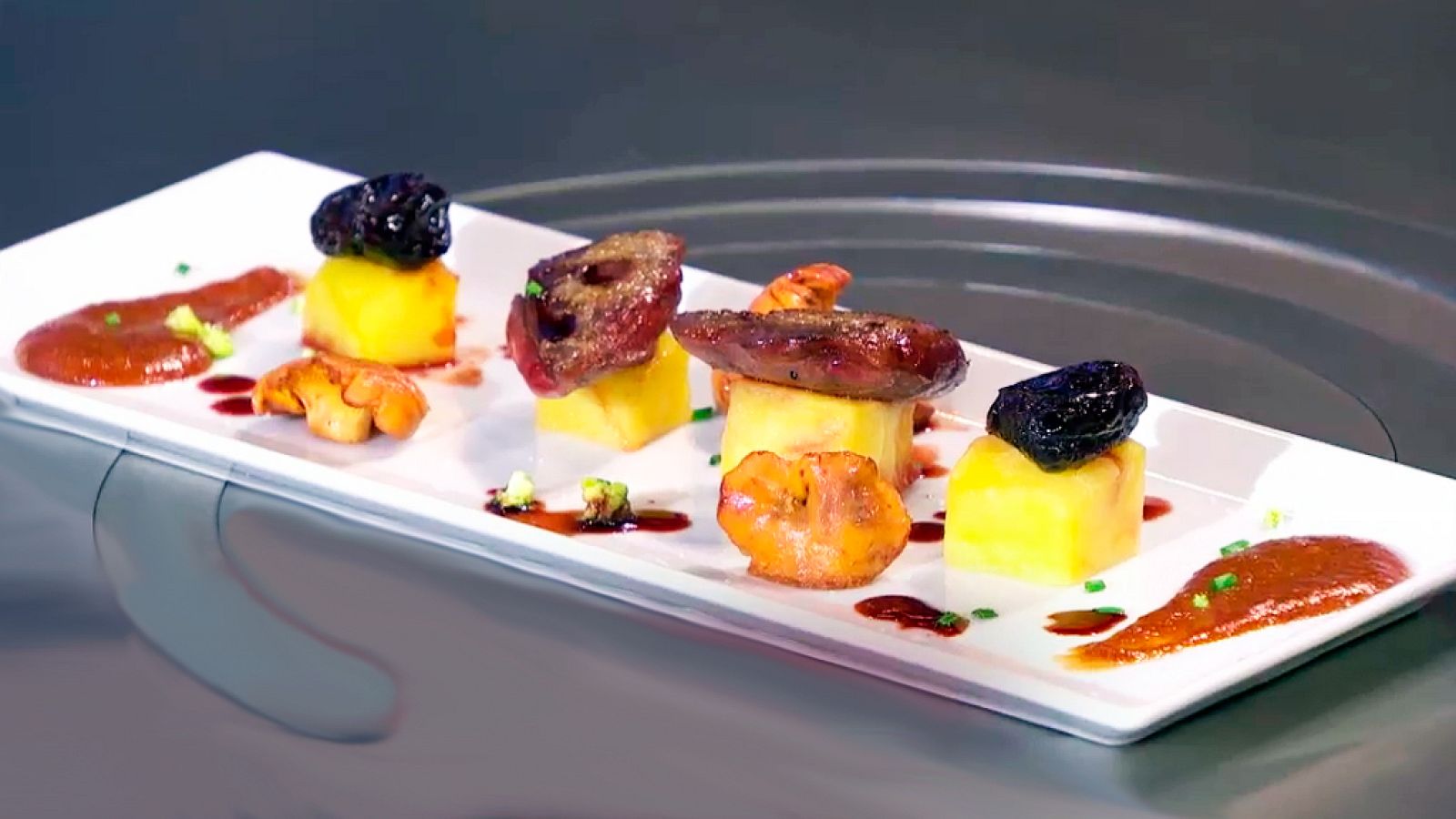 Tórtola con patatas al limón y su guarnición