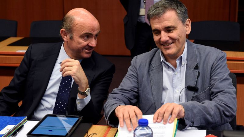 El Eurogrupo desbloquea 10.300 millones a Grecia y acuerda algunas medidas para el alivio de la deuda 