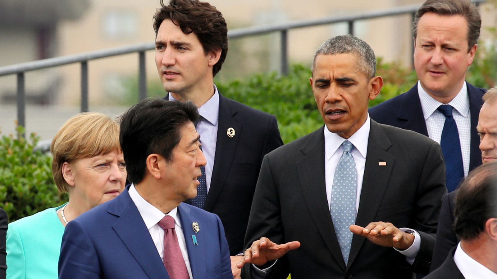 El presidente estadounidense Barack Obama conversa en la ciudad japonesa de Ise con mandatarios del G7