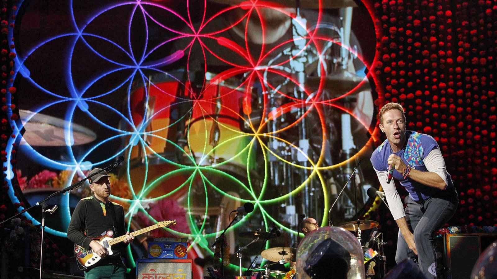 El grupo británico Coldplay presenta en Barcelona su último álbum, "A Head full of Dreams"