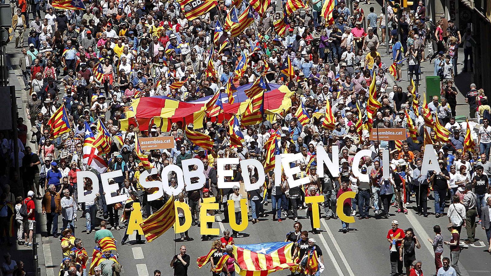Manifestación en contra de la suspensión de diversas leyes catalana