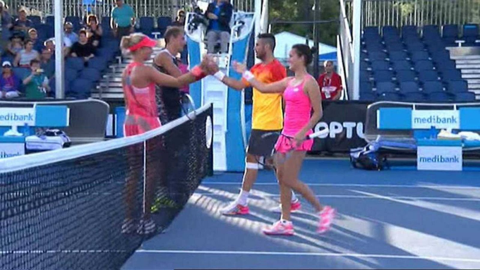 La pareja durante el partido de Australia en el que fueron acusados.
