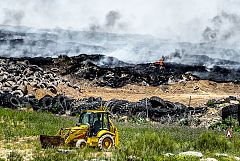 Extinguido el incendio del cementerio de neumáticos de Seseña en la parte de Castilla-La Mancha