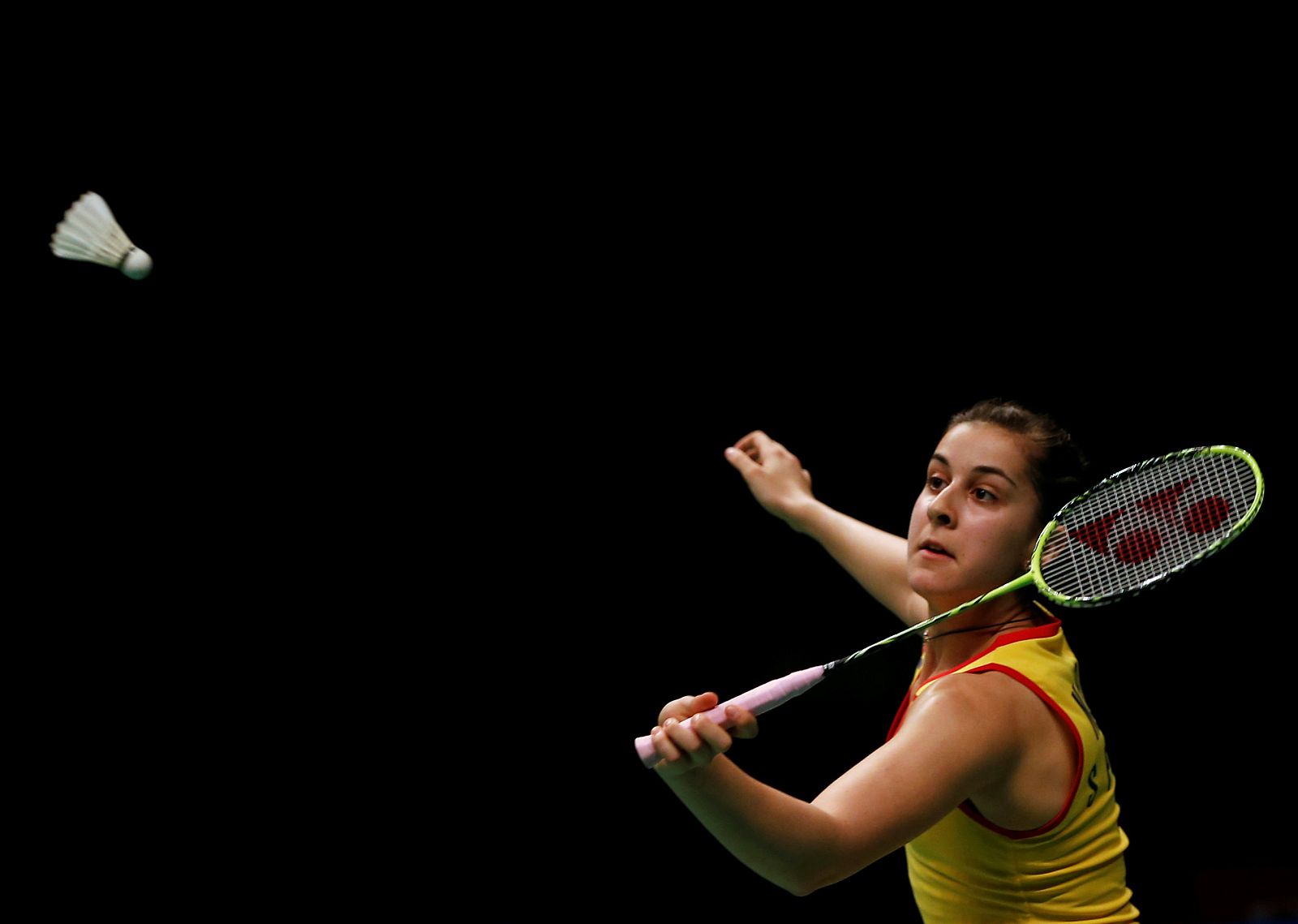 Carolina Marín devuelve un volante a Wang