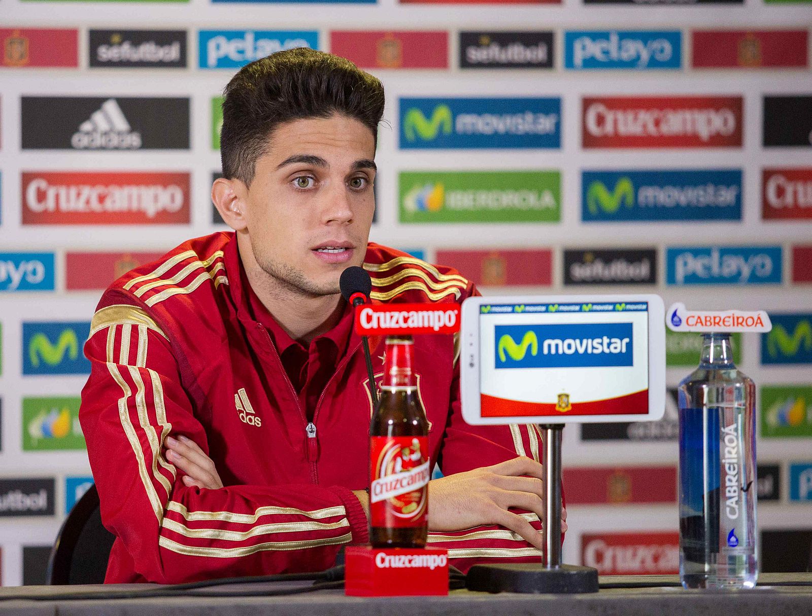 Bartra, durante una concentración con la selección española