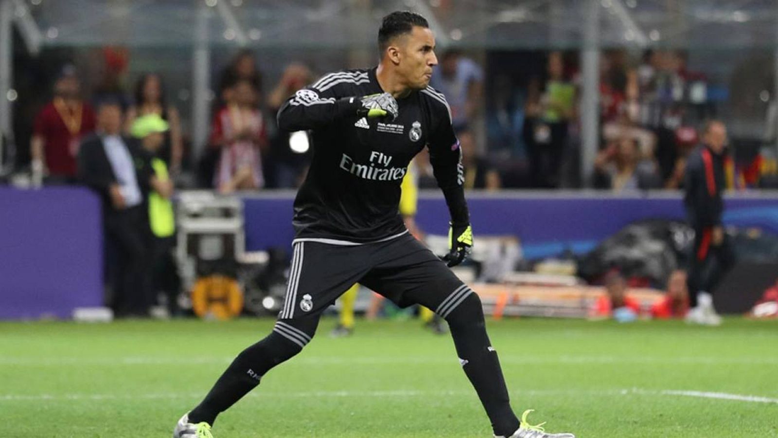 Keylor Navas tendrá que pasar por el quirófano.
