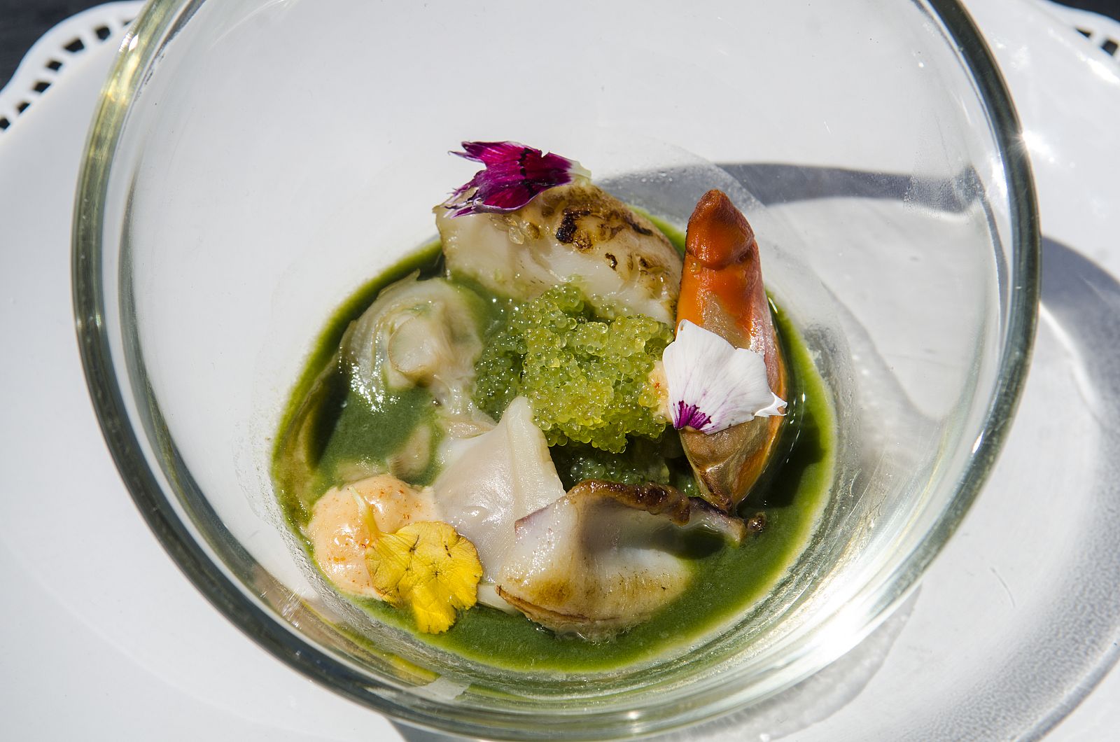 Sopa de pescados y mariscos especiada