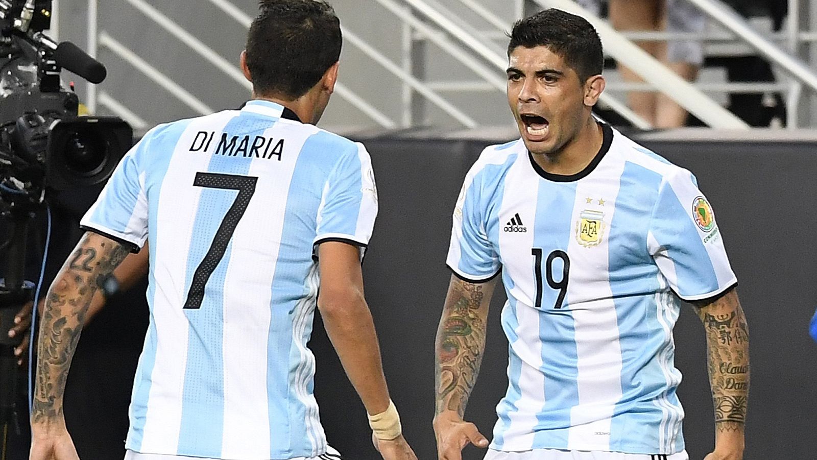 Di María y Banega lideran a Argentina