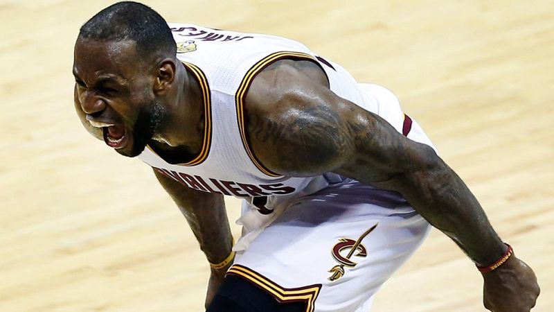 LeBron 'King' James y el 'príncipe' Irving se agarran a la lucha por el trono NBA