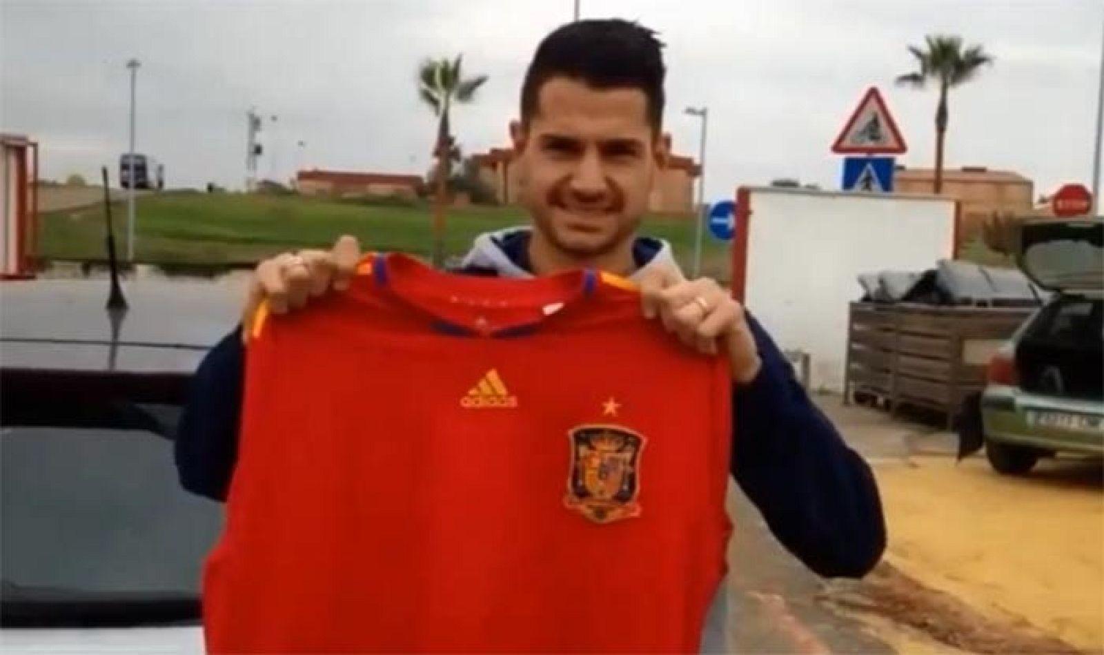 vitolo con la camisa de la selección