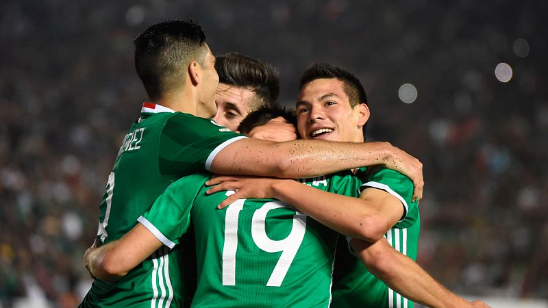 Chicharito y Peralta meten a México en cuartos y eliminan a Jamaica