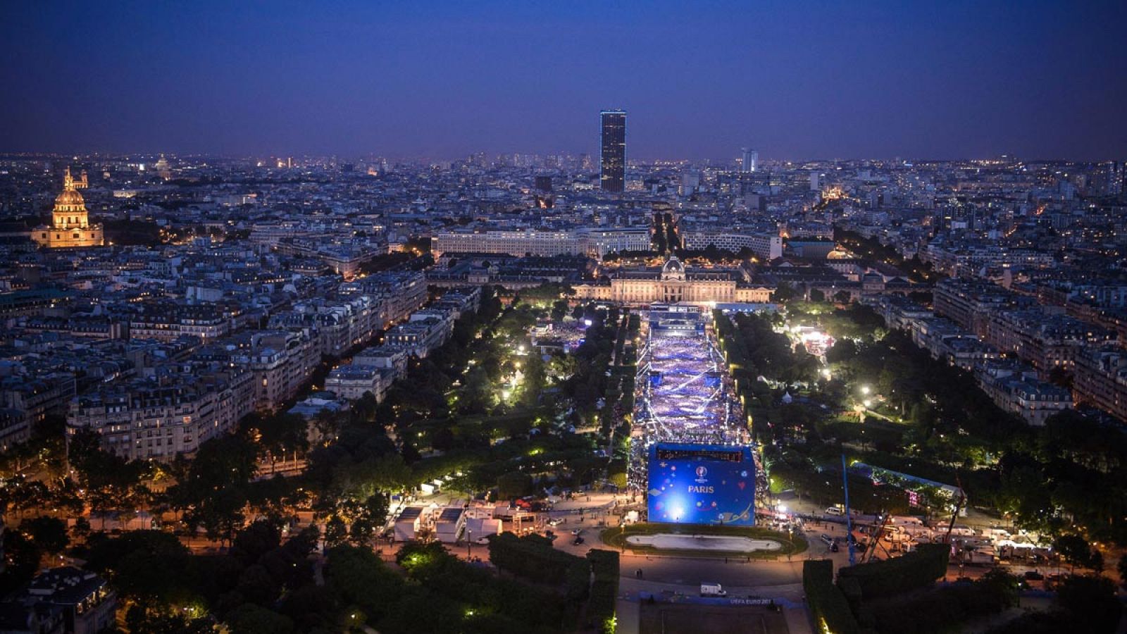 Festejos de inauguración de la Eurocopa de Francia en el Campo de Marte