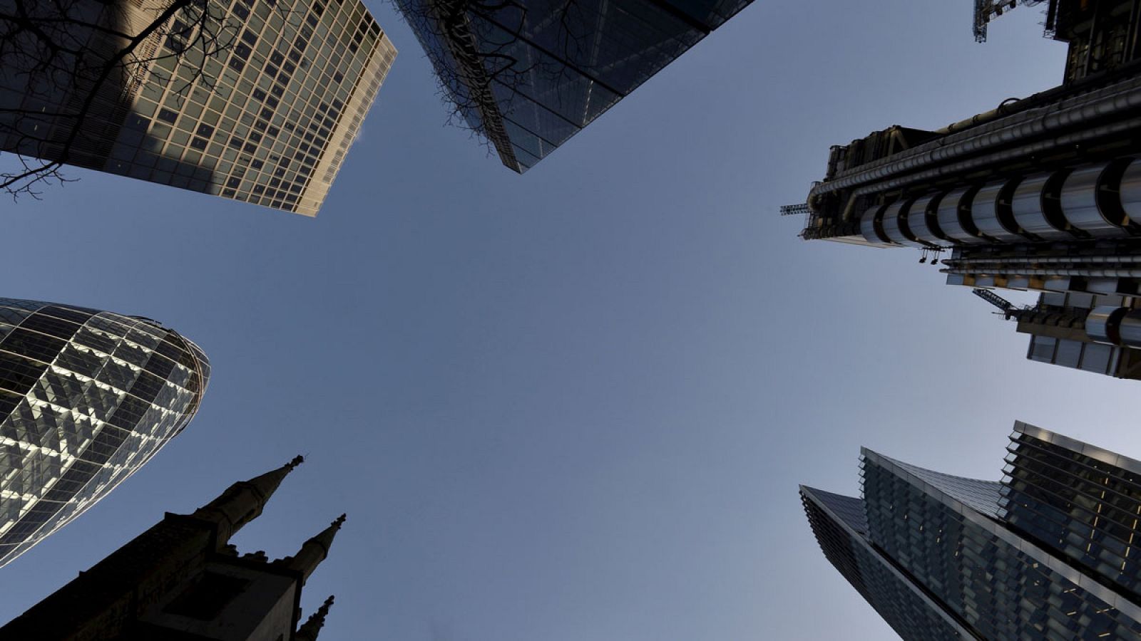 Fitch mantiene su nota AA+ para el R.Unido con perspectiva estable