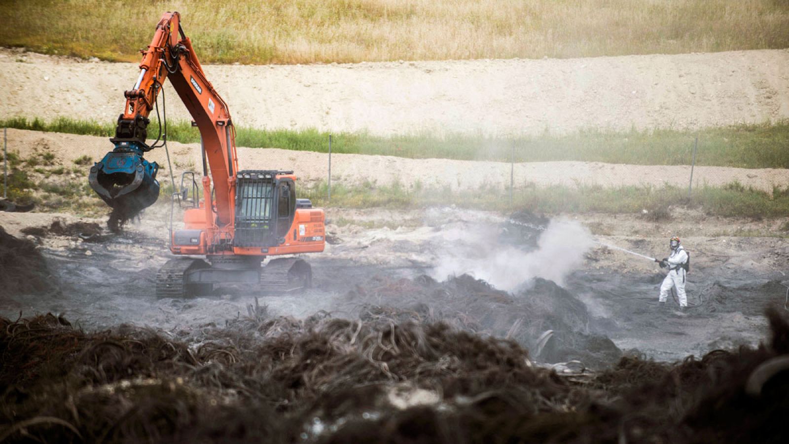 Trabajos de extinción del incendio de Seseña