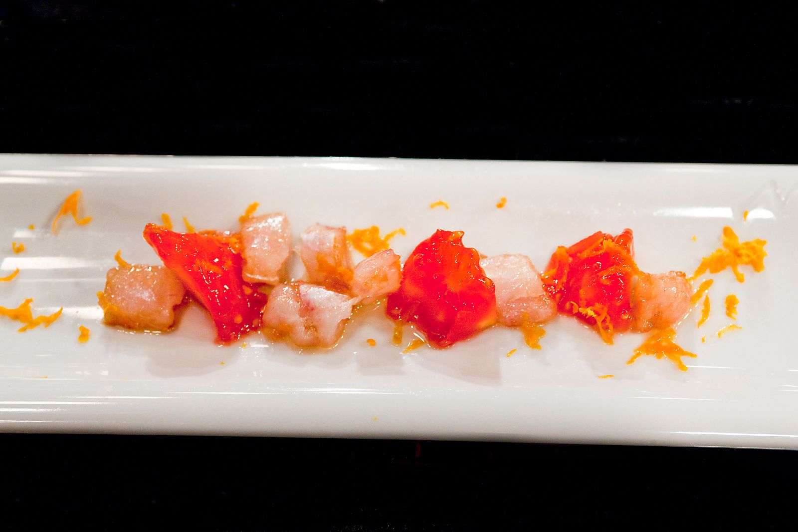 Sable ahumado con aroma de cítricos y caviar rojo