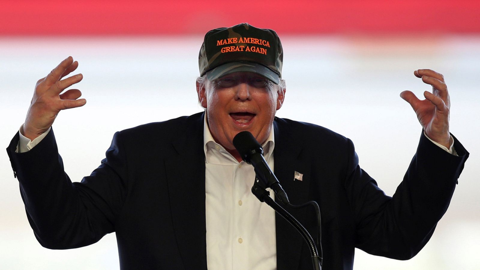 El aspirante a la candidatura republicana por la presidencia Donald Trump da un mitin en Pittsburgh