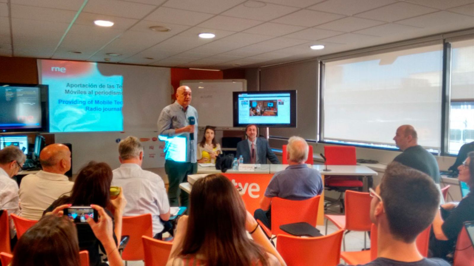 Miguel Angel Martín da paso a las segundas jornadas de OI2 "Mobile Journalism"