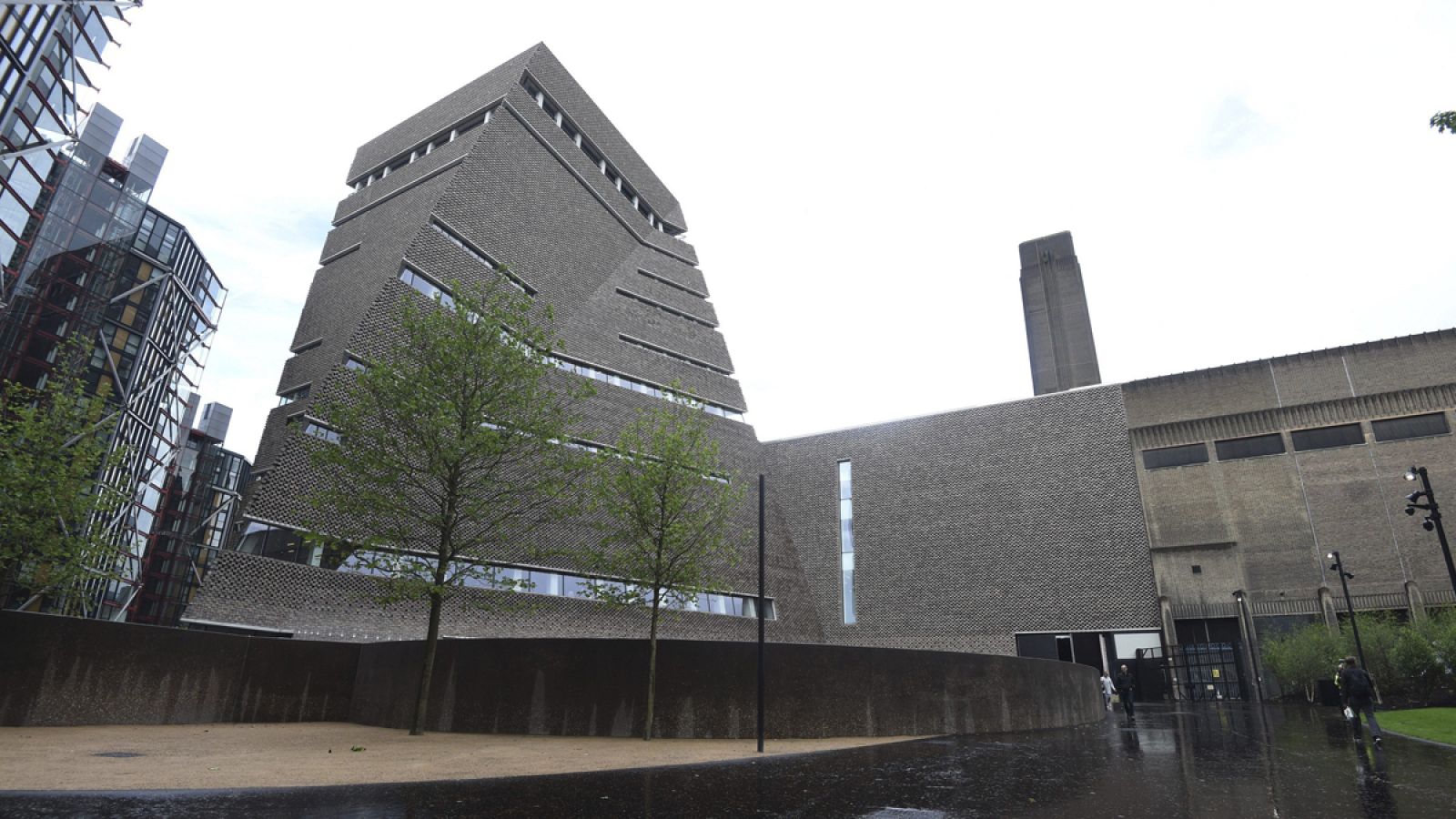 Vista exterior de las nuevas instalaciones del museo Tate Modern en Londres.