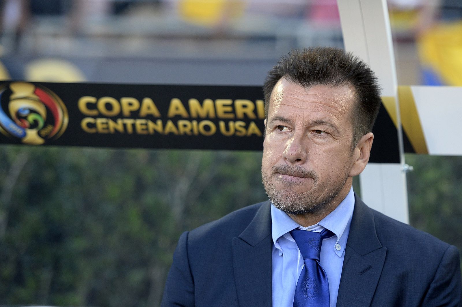 Imagen de Dunga en el banquillo de Brasil durante la Copa América del Centenario.