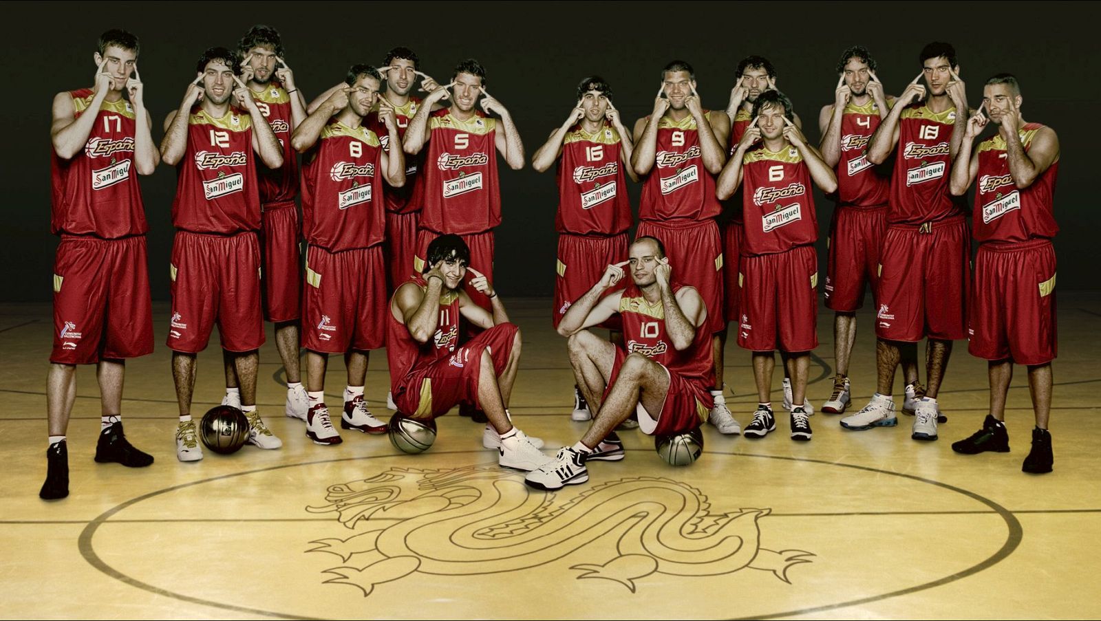 POLÉMICA FOTOGRAFÍA DE LA SELECCIÓN DE BALONCESTO